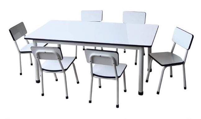 โต๊ะอนุบาลหน้าฟอเมก้าขาวเงา พร้อมเก้าอี้